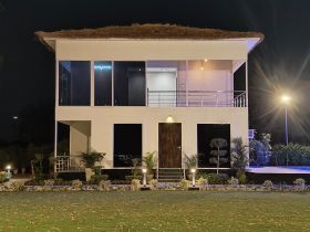 Farm House In Noida