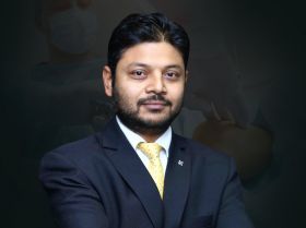 Robotic Joint Replacement Surgoen - Dr. Vinay Tantuway