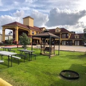 Raintree Inn & Suites