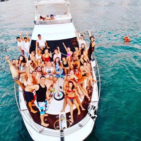 boat party in Dubai