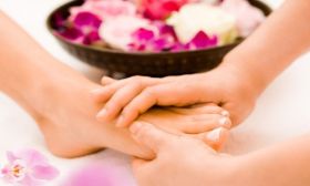 THAI TRADITIONAL FOOT MASSAGE