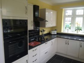  Kitchen Designer & Kitchen Fitter