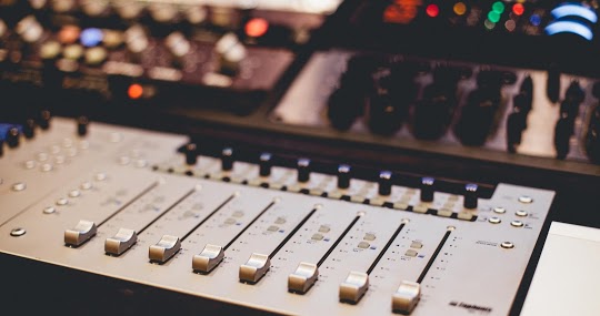"BrainCandy" Mumbai, India based post production house offering video production and sound recording studio Mumbai