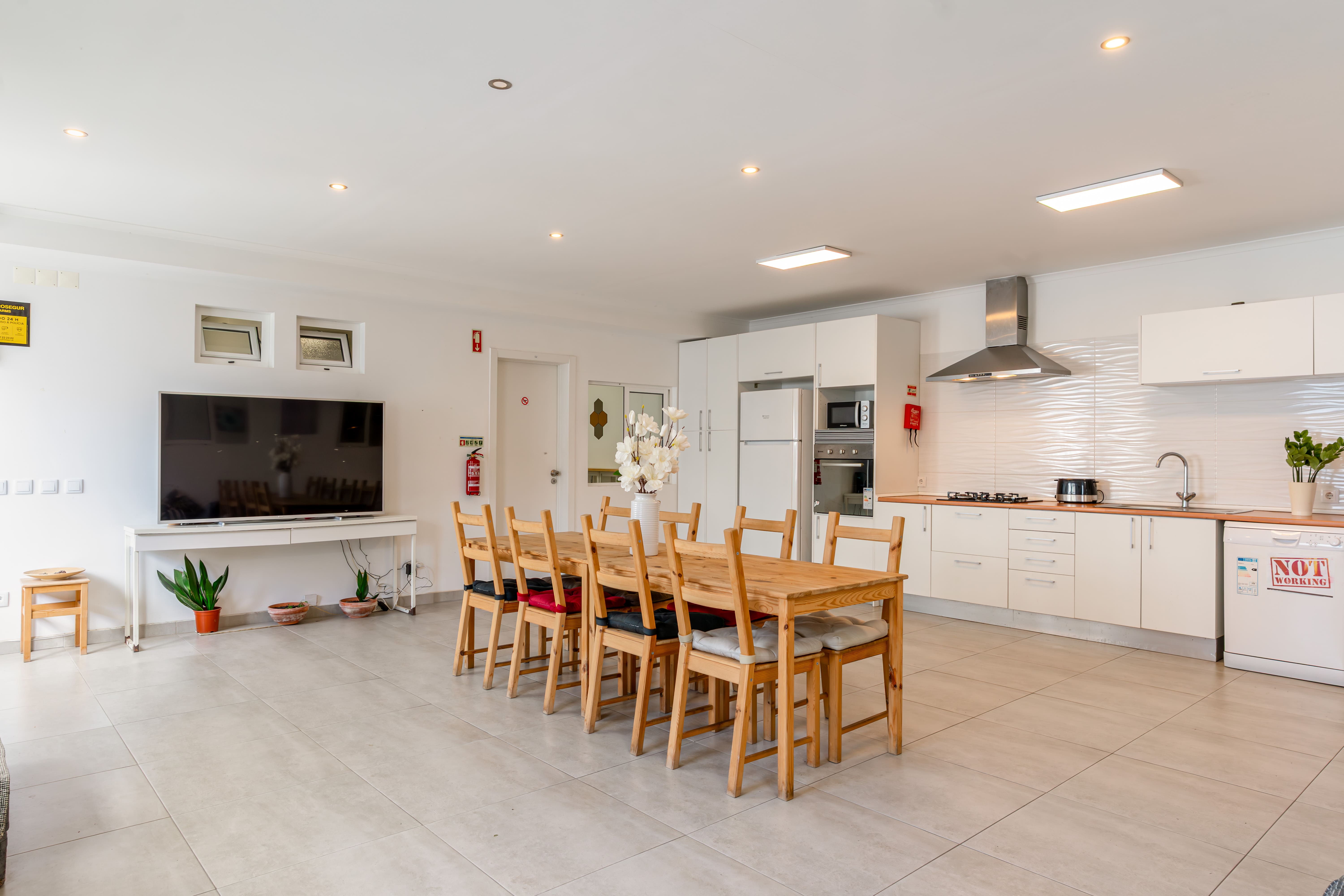 Caparica Poshtel – Modern Beach Accommodation in Lisbon