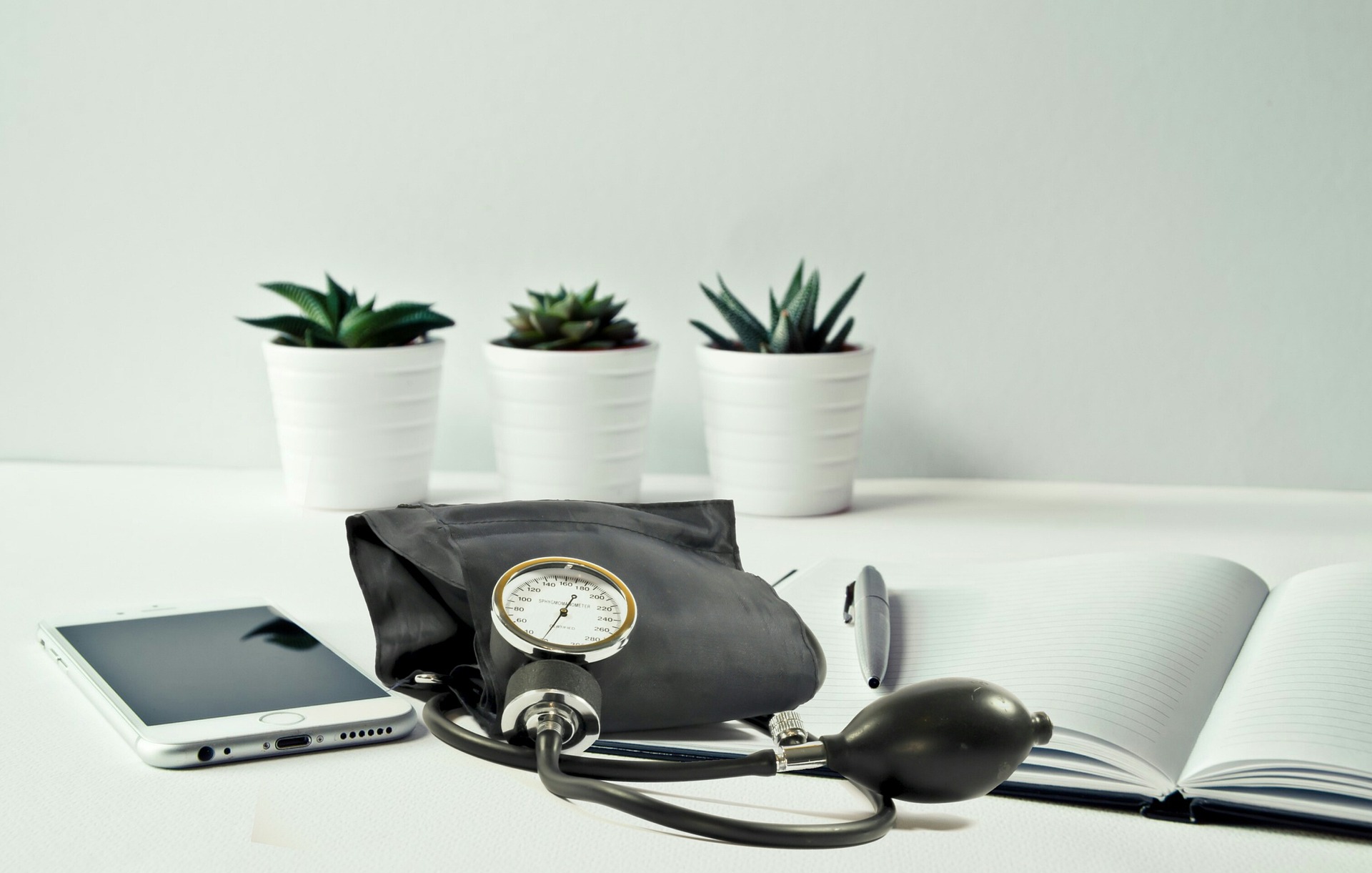 7488122736 Best Laparoscopic & Laser surgeon for Gallbladder | Best Laparoscopic surgeon in patna | Piles, fissure, fistula , appendix ,and Hernia in Patna 32