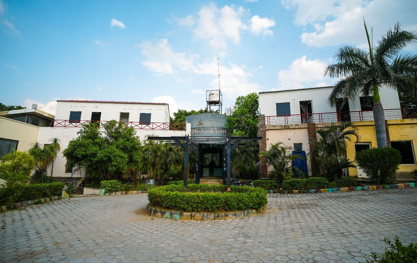 Explore Stunning Party Places in Delhi – Book Now with Partyvillas