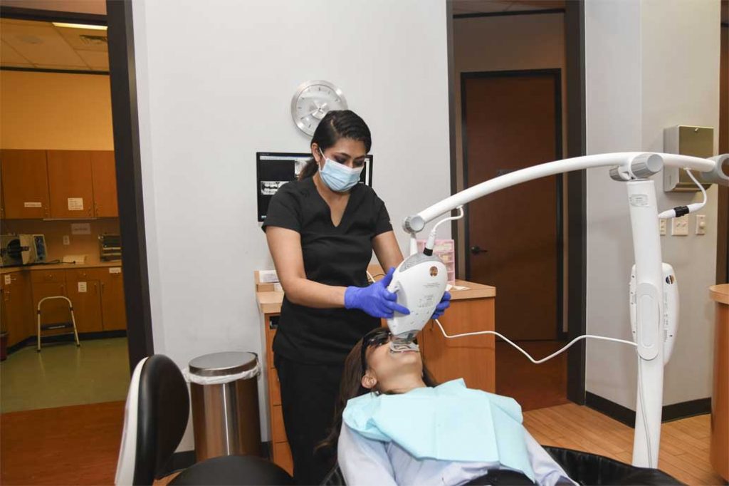 Best Dentist For Veneers in Houston