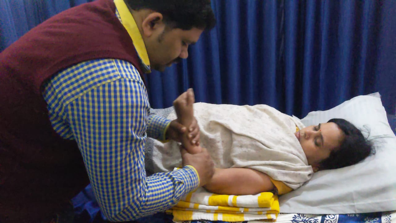 Knee Pain Treatment from Dr. Dutta Physiotherapy & Rehabilitation Centre