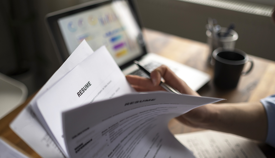 Resume Assistant: Elevating Your Career with Expert Online Resume Services
