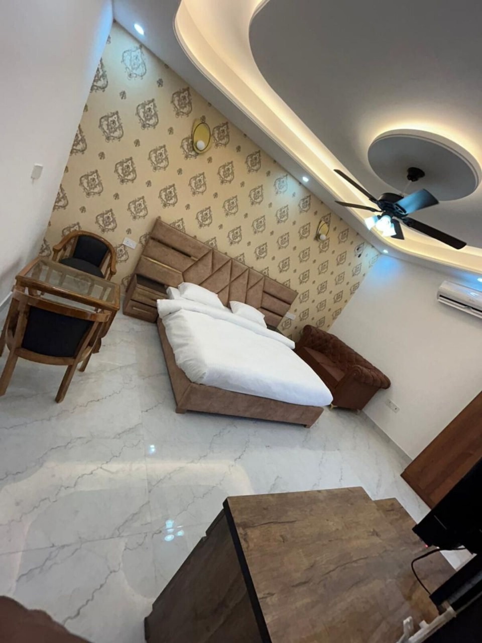 Best Room in Greater Noida