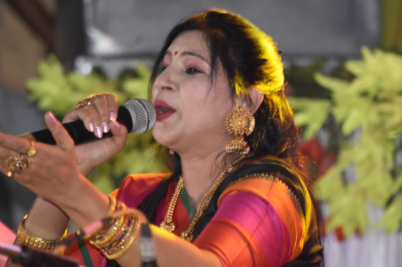 Famous Folk singer of Bihar in India - Dr. Nitu Kumari Nootan