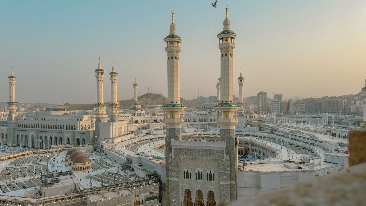 Book Umrah Packages From Washington With US | Crown Travels