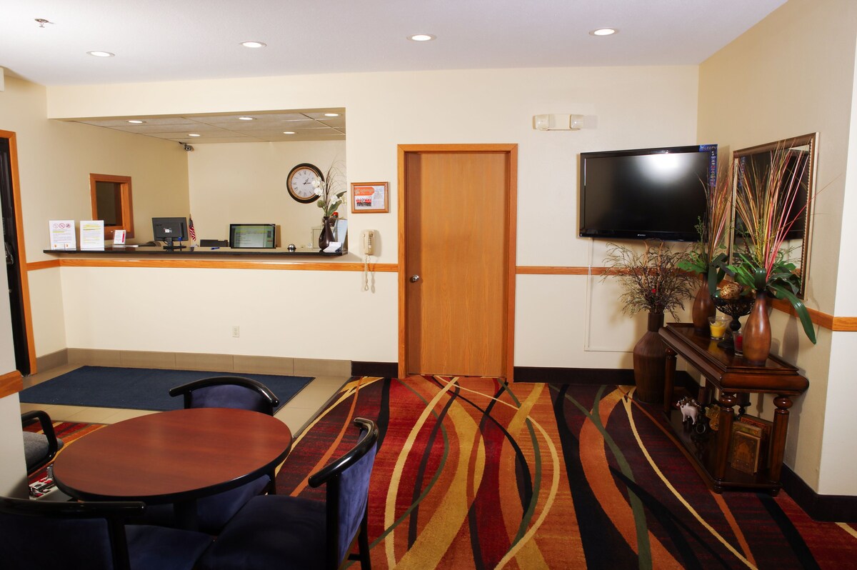 Dutch Inn & Suites