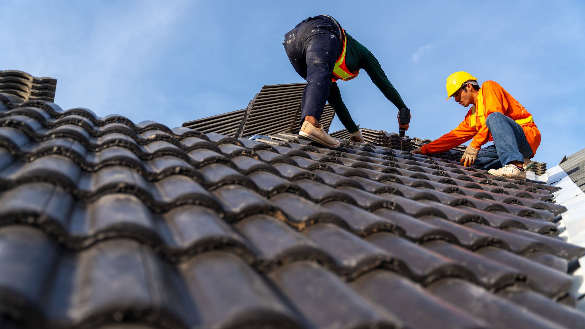 Who provides the top roof repairs in Glasgow?